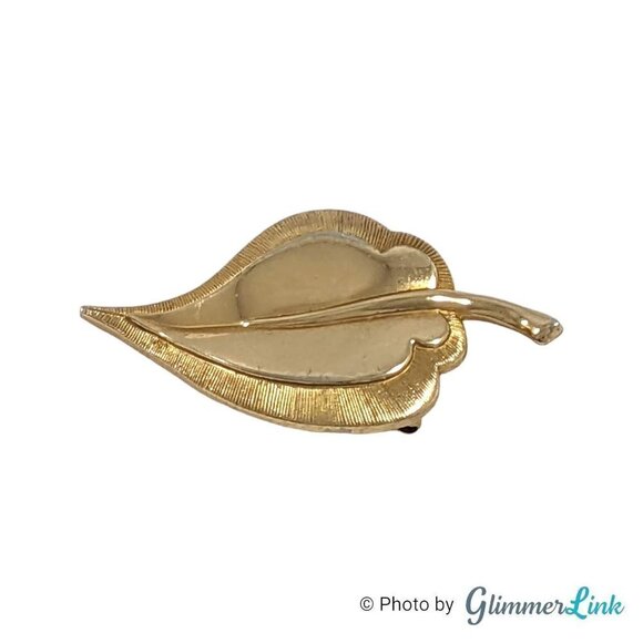 Vintage Monet Gold Tone Polished & Ribbed Leaf Brooch - Picture 3 of 10